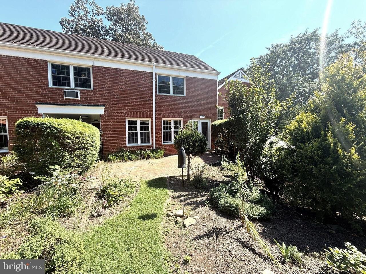 1705 Preston Rd - Photo 2 of 43