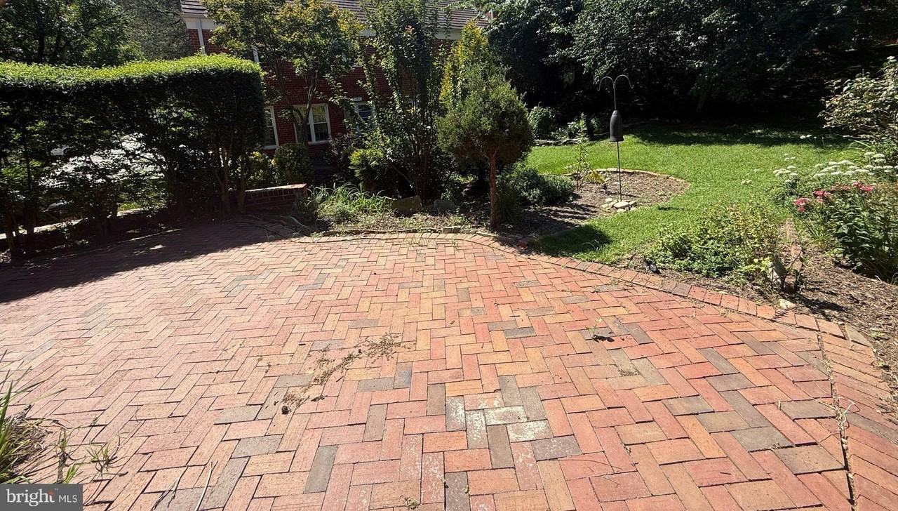 1705 Preston Rd - Photo 3 of 43