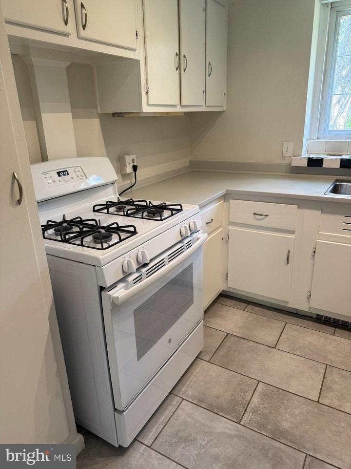 1705 Preston Rd - Photo 5 of 43
