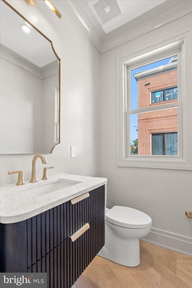 113 N West St - Photo 3 of 50