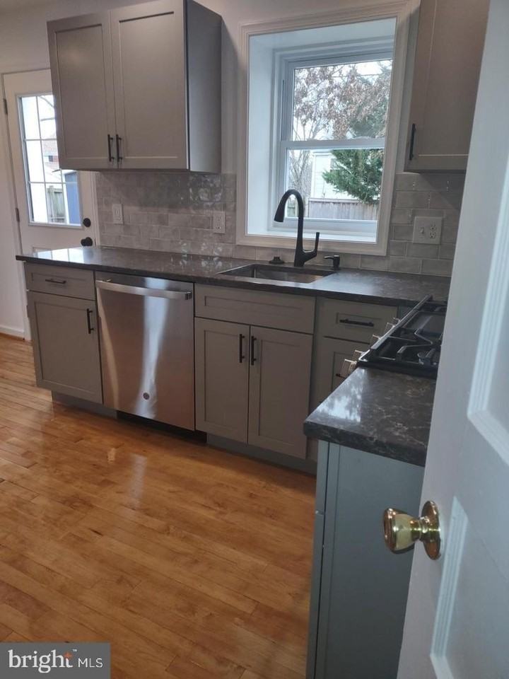 2709 Fort Dr - Photo 3 of 18