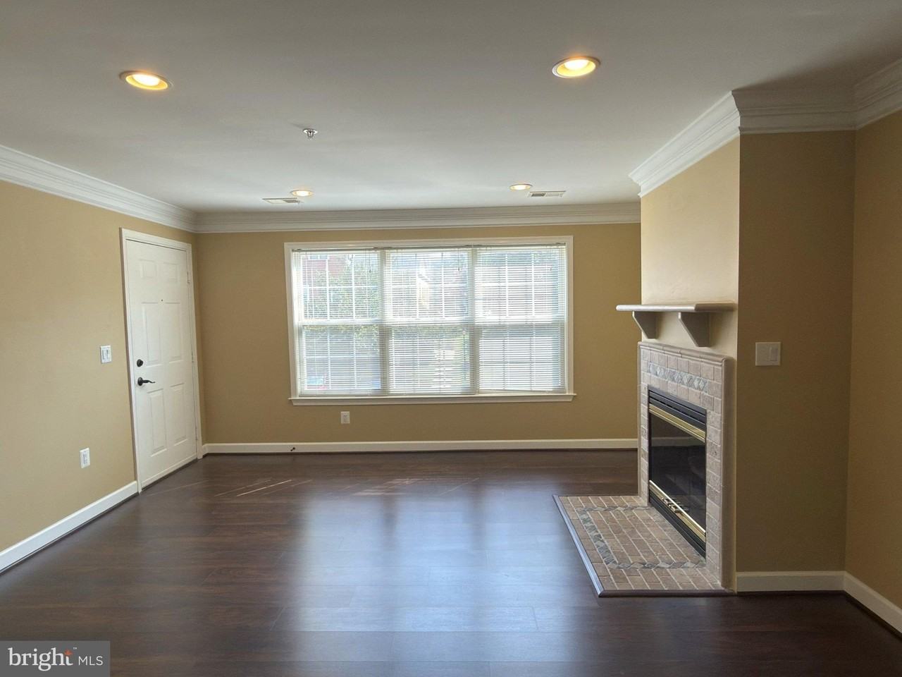 675 Constellation Sq Se #B - Photo 4 of 29