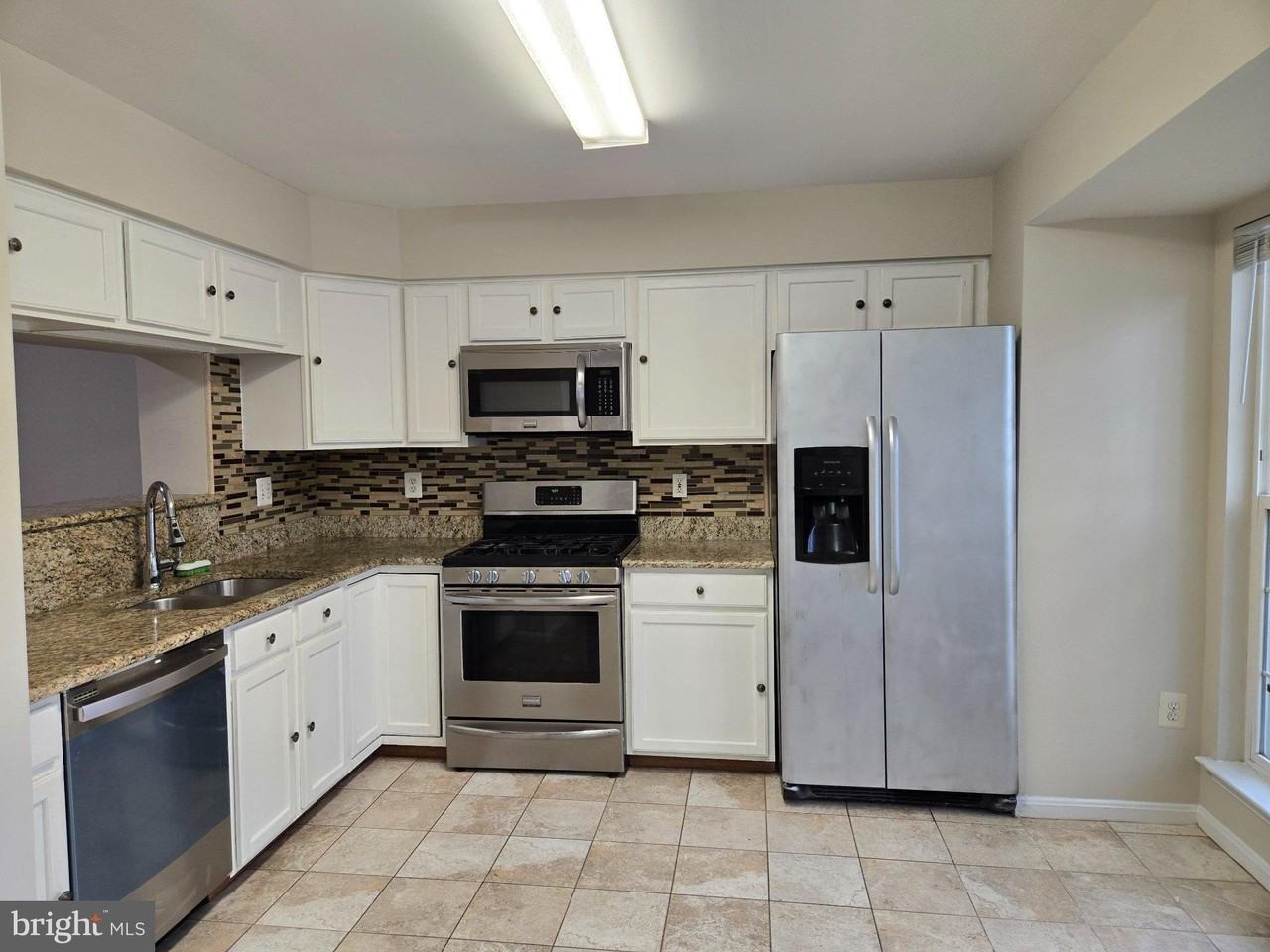 128 Hampshire Sq Sw - Photo 2 of 15