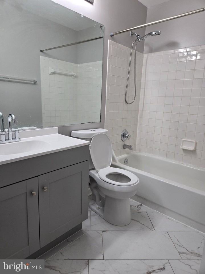 128 Hampshire Sq Sw - Photo 6 of 15