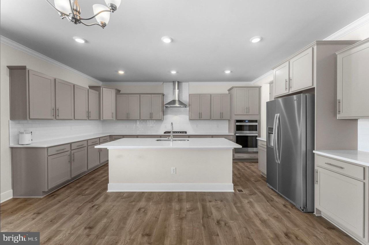 14972 Walter Robinson Ln - Photo 2 of 19