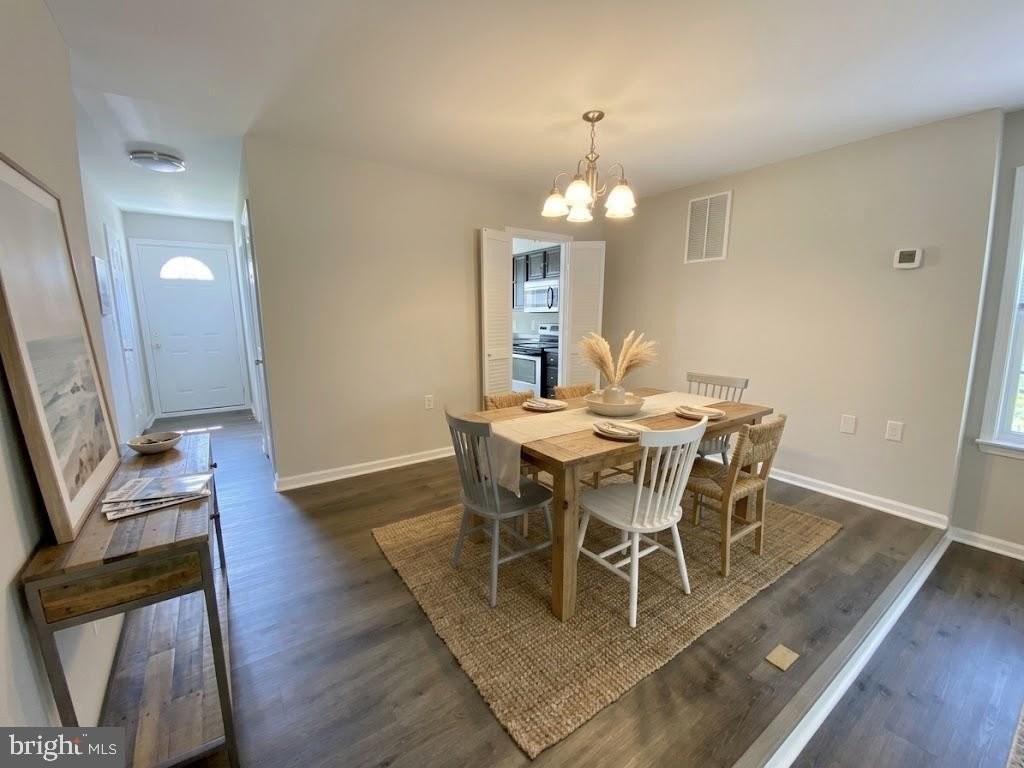 11370 Cromwell Ct - Photo 3 of 18