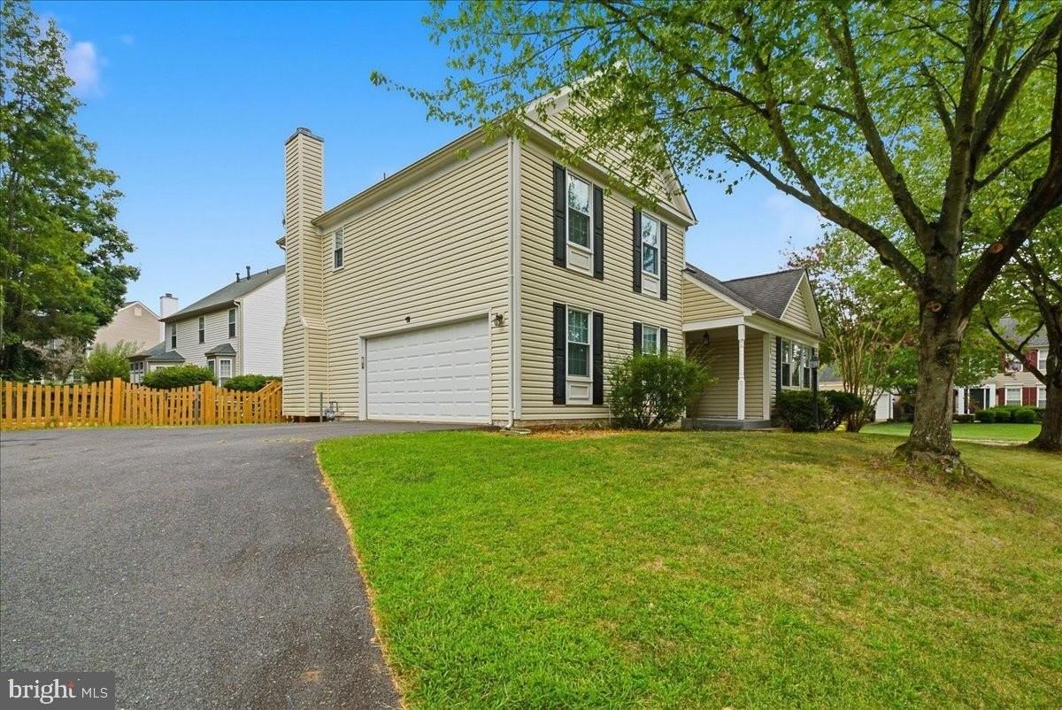 10249 Winged Elm Cir - Photo 3 of 37
