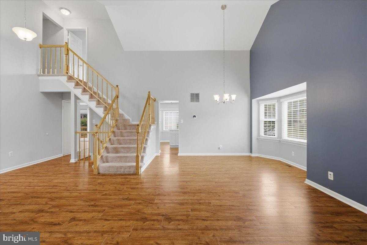 10249 Winged Elm Cir - Photo 5 of 37