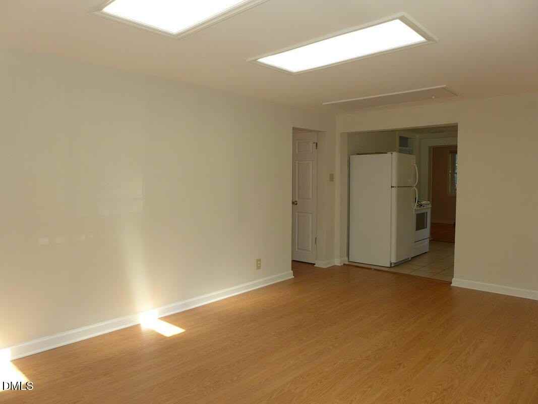 228 Barclay Rd - Photo 5 of 17