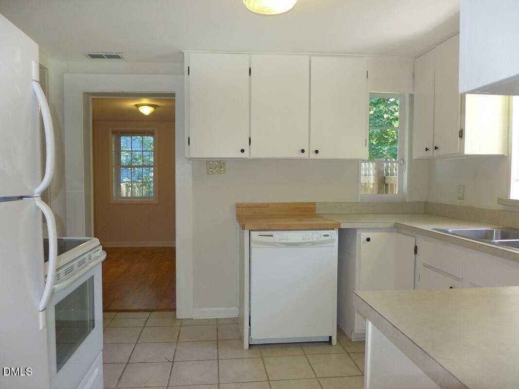 228 Barclay Rd - Photo 6 of 17