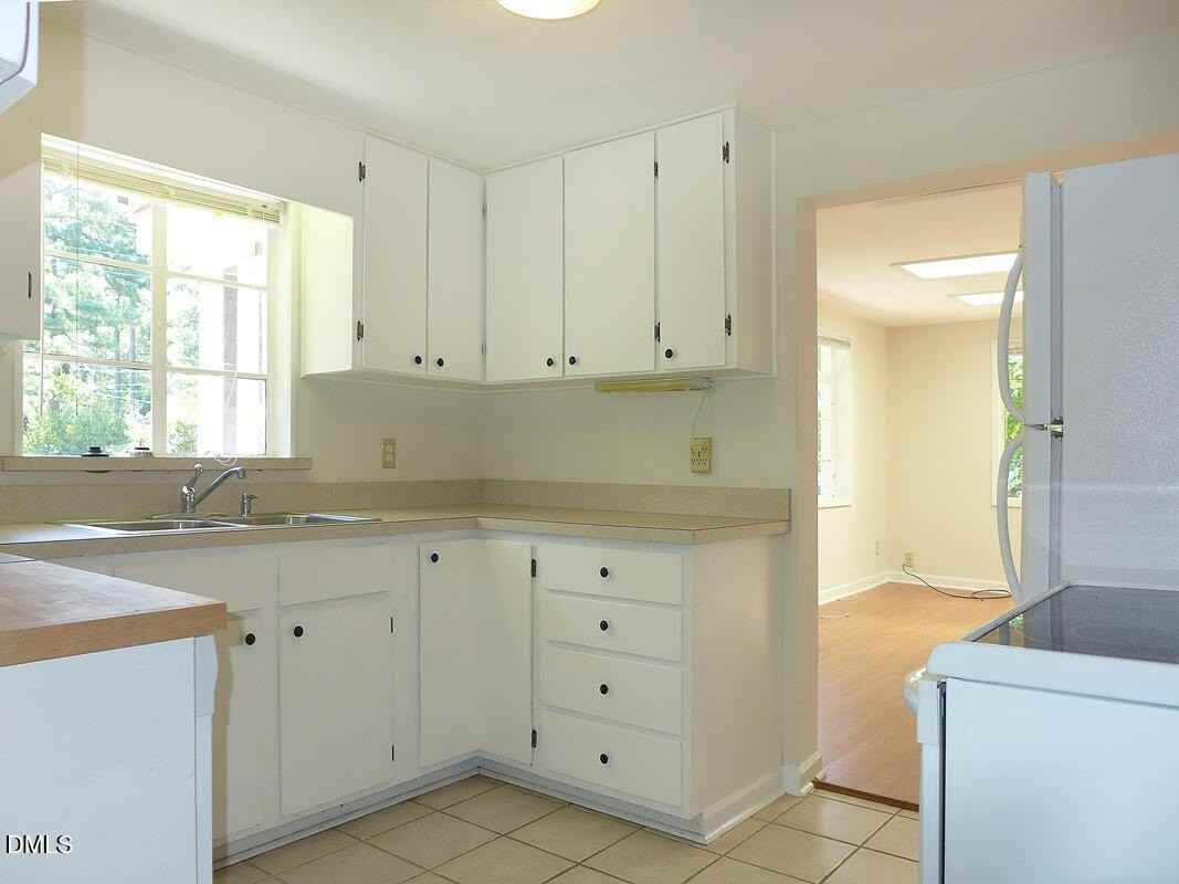 228 Barclay Rd - Photo 7 of 17