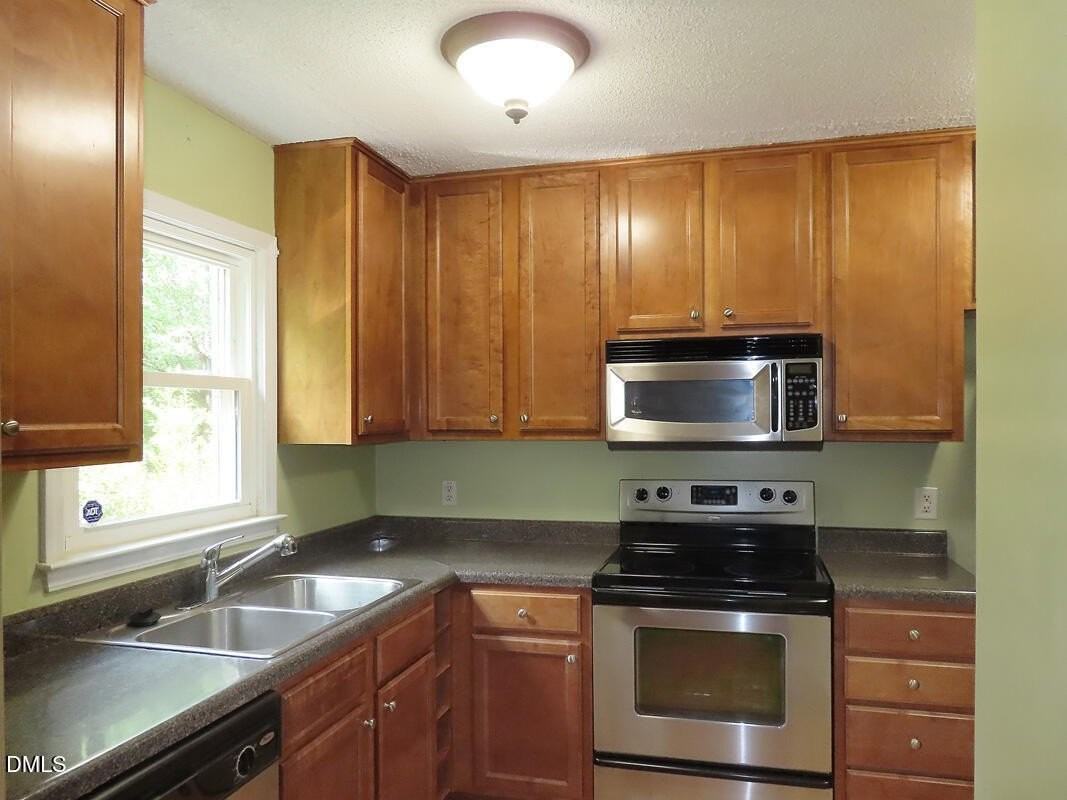 109 Gunston Ct - Photo 6 of 15
