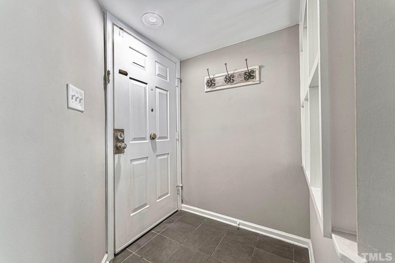 911 Washington St #103 - Photo 5 of 32