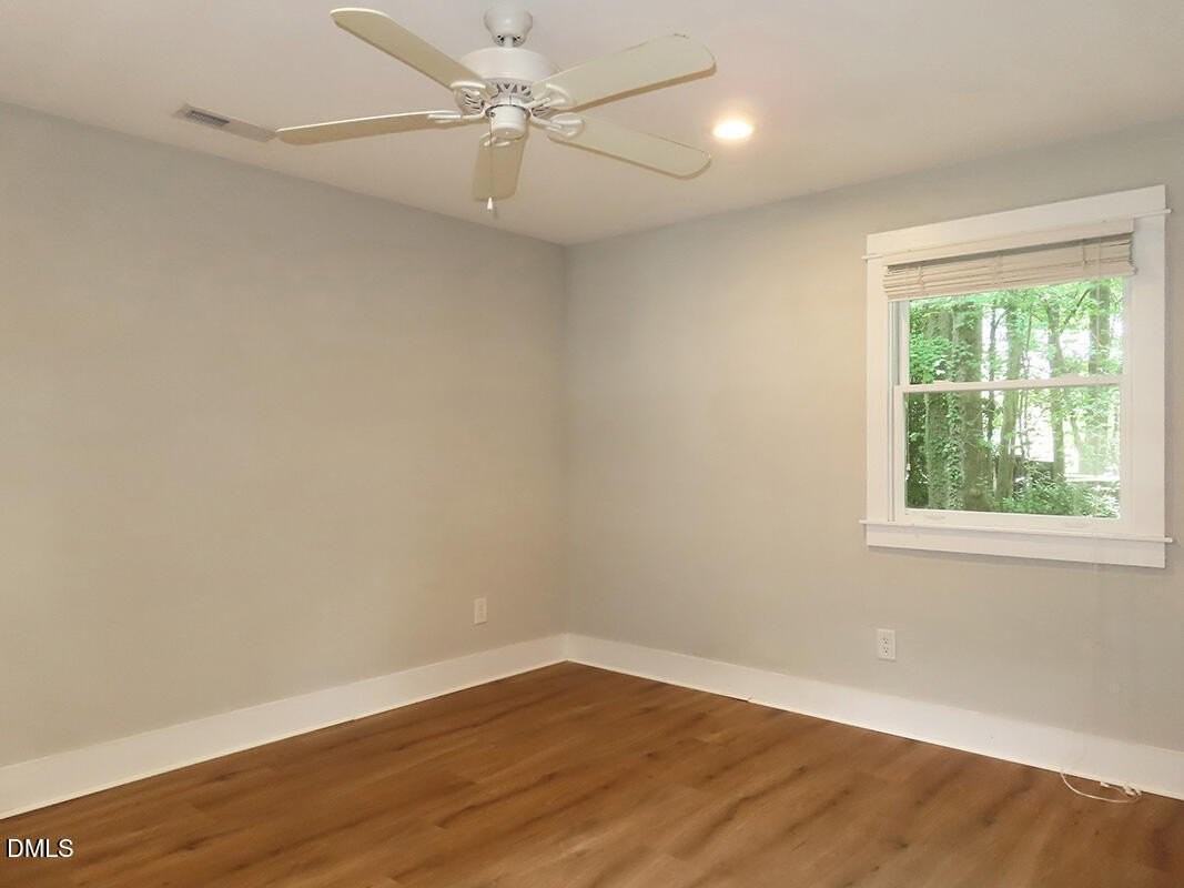 904 E Franklin St - Photo 5 of 8