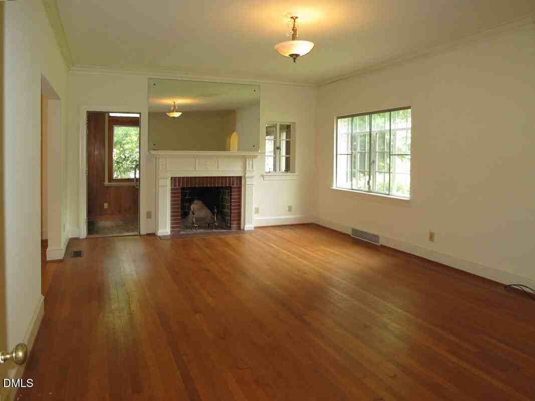 120 Kenan St - Photo 4 of 20