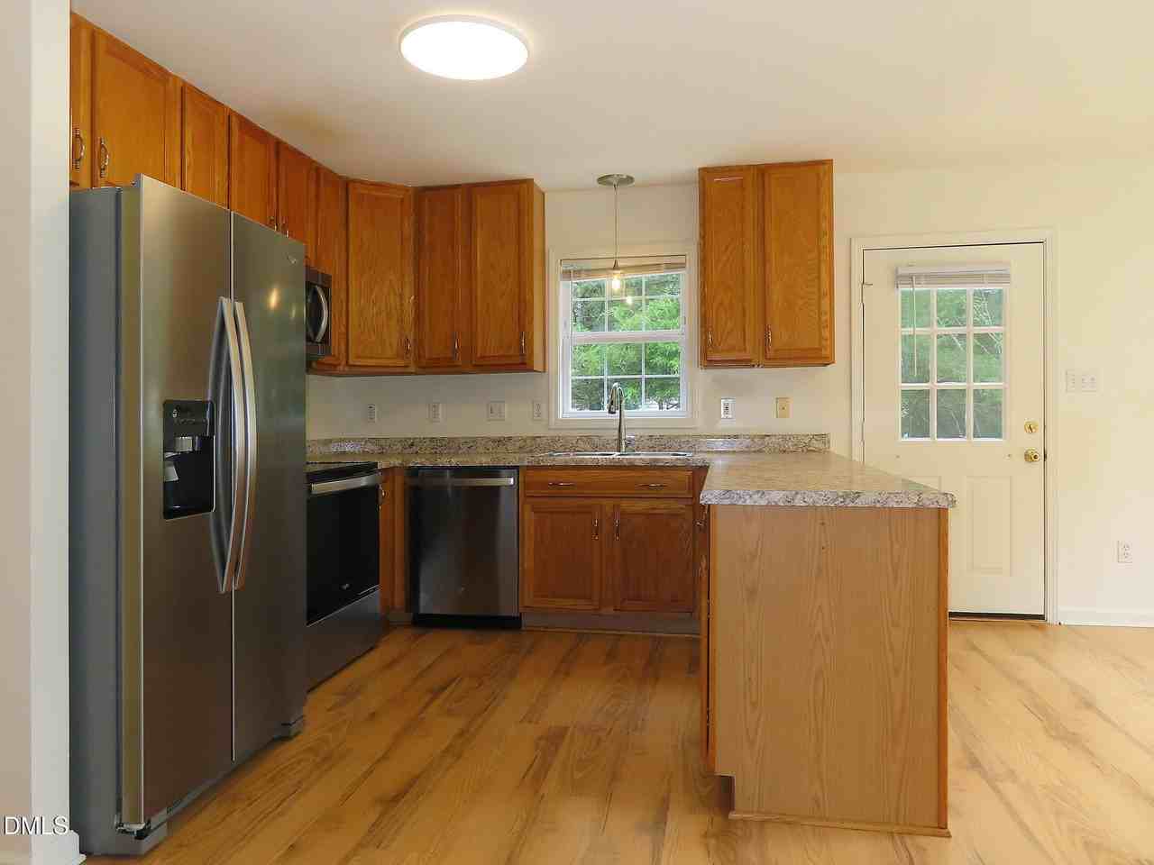 310 Davie Rd - Photo 7 of 17