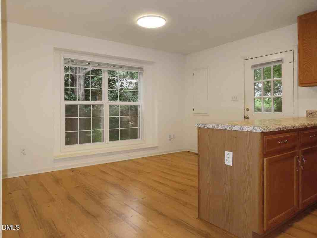 320 Davie Rd - Photo 4 of 20
