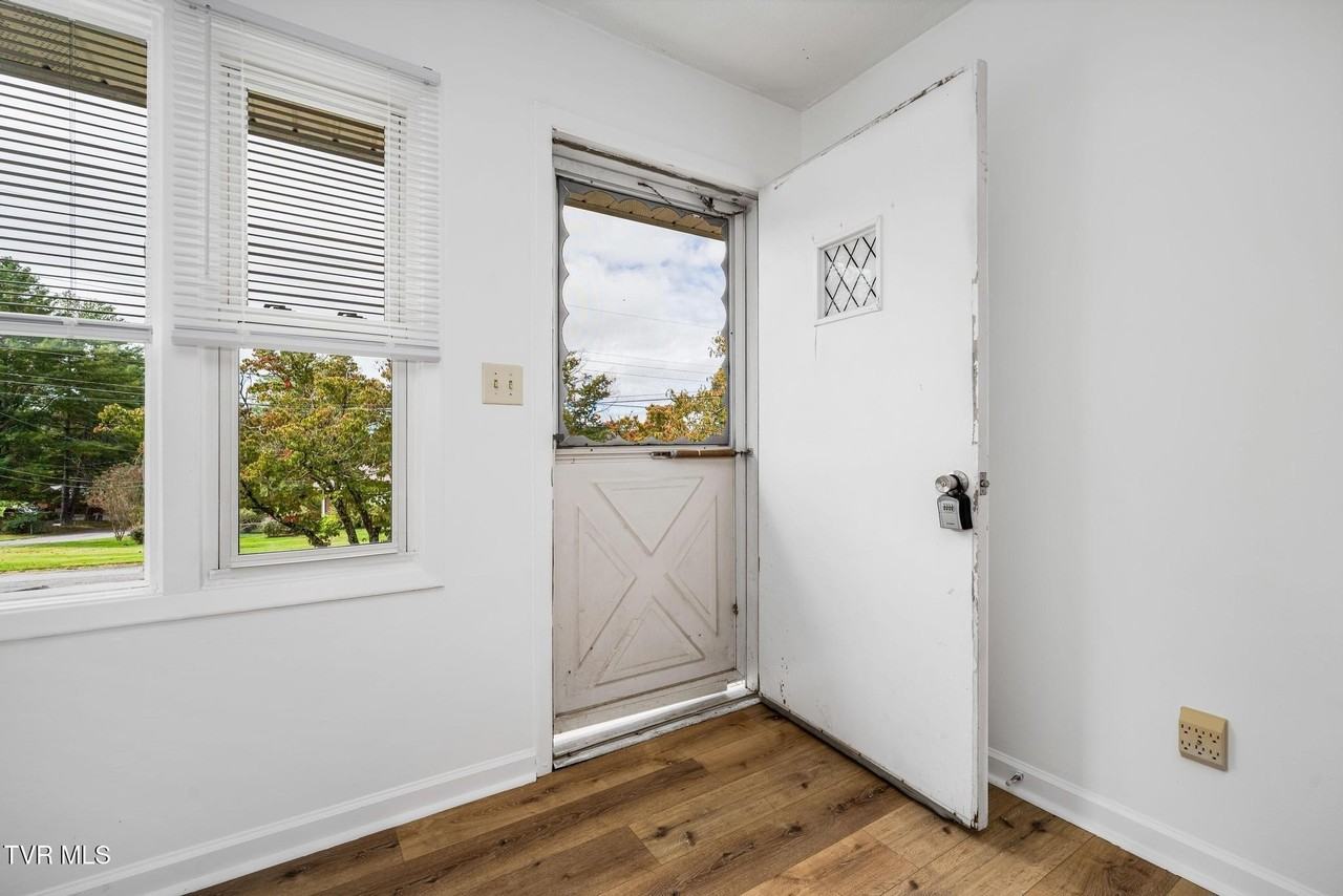 112 Evergreen Rd - Photo 2 of 44