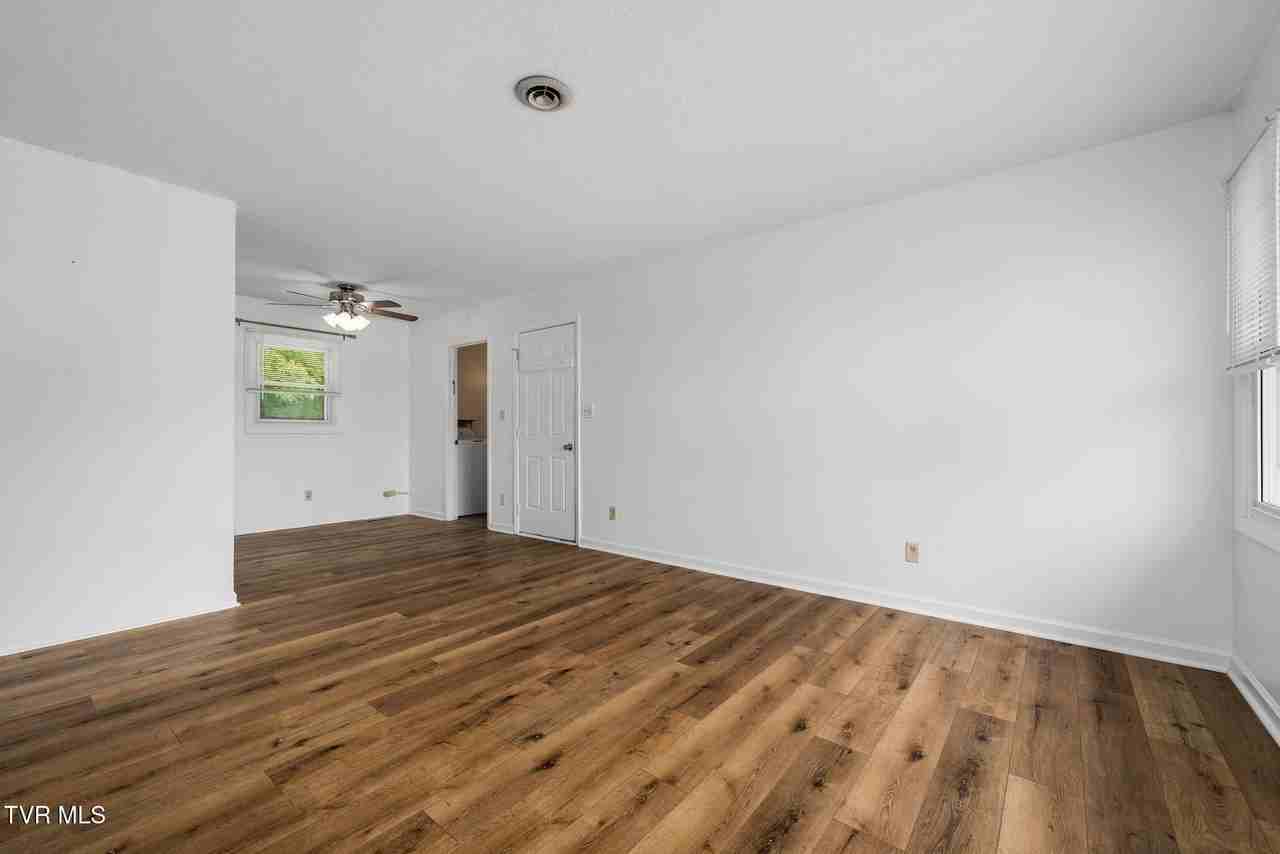 112 Evergreen Rd - Photo 3 of 44