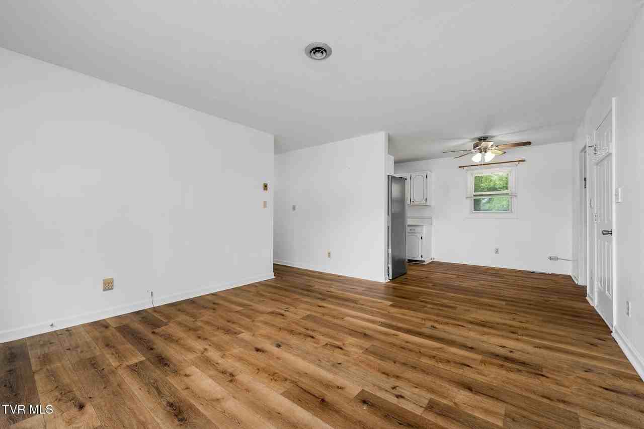 112 Evergreen Rd - Photo 4 of 44