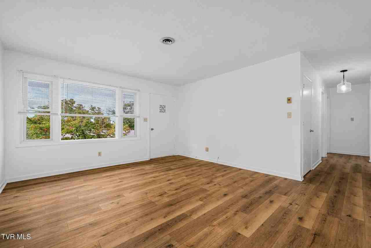 112 Evergreen Rd - Photo 5 of 44