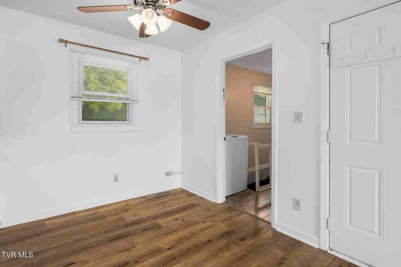 112 Evergreen Rd - Photo 7 of 44