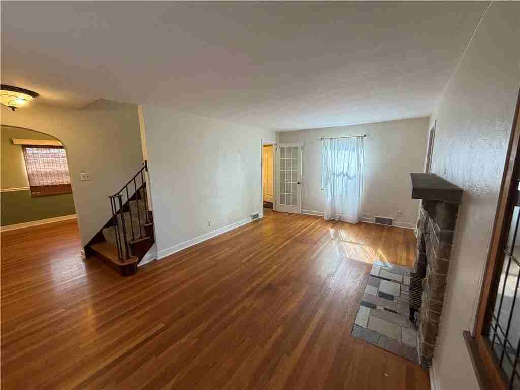 218 Jackson Cir - Photo 4 of 44