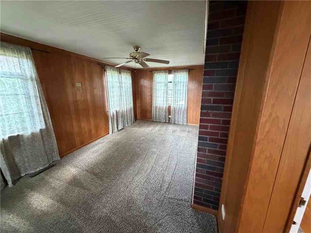 218 Jackson Cir - Photo 7 of 44