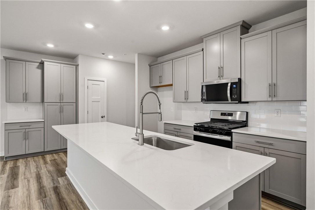 1015 Darcy Dr - Photo 5 of 25