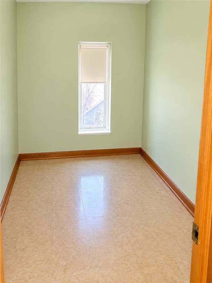 917 Cherokee St - Photo 4 of 11
