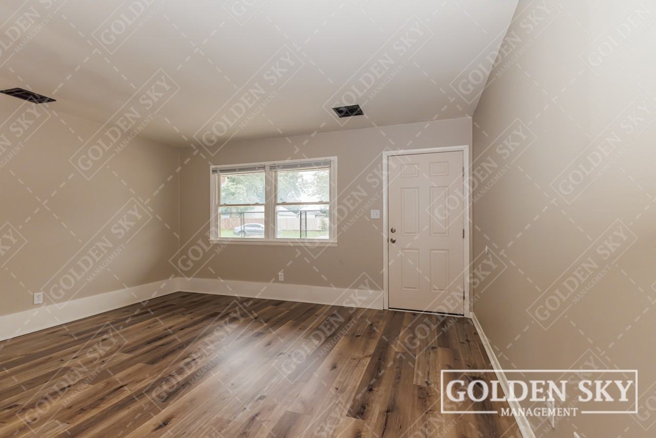 4611 South Madison StreetUnit 8 #8 - Photo 3 of 10