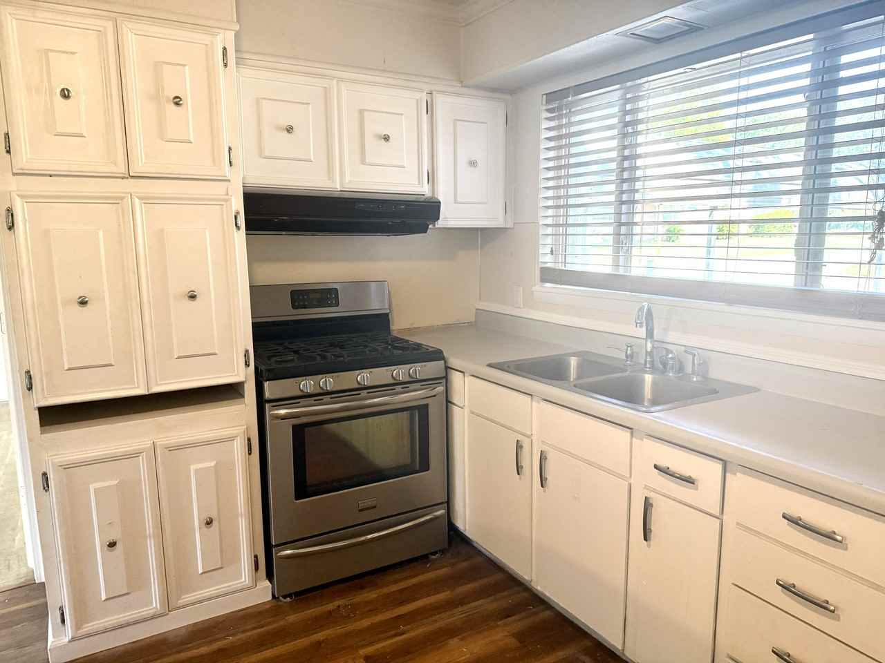 320 Campbell St #1 - Photo 2 of 33