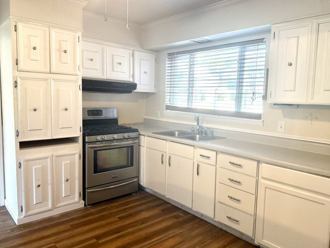 320 Campbell St #1 - Photo 3 of 33