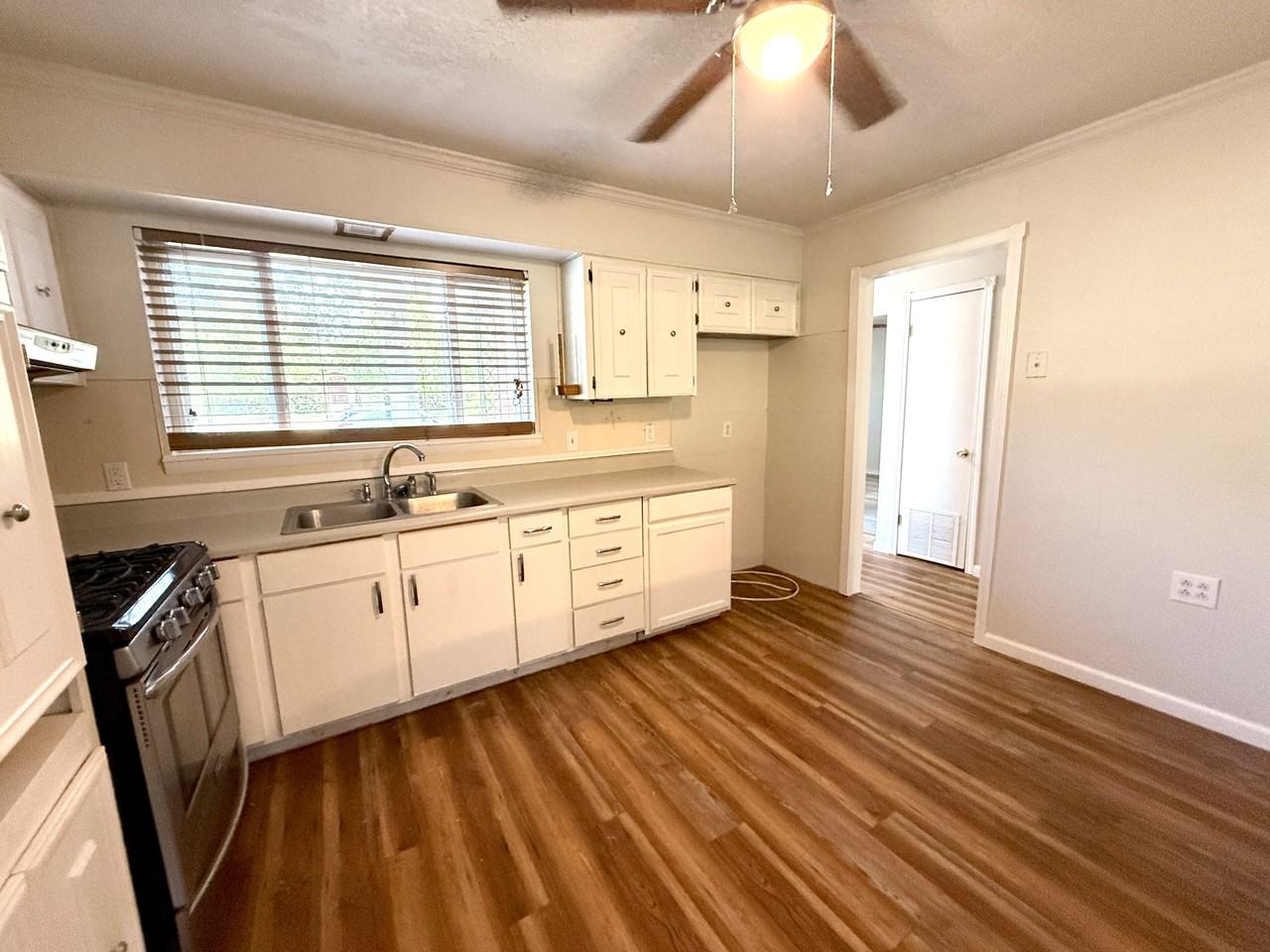 320 Campbell St #1 - Photo 4 of 33