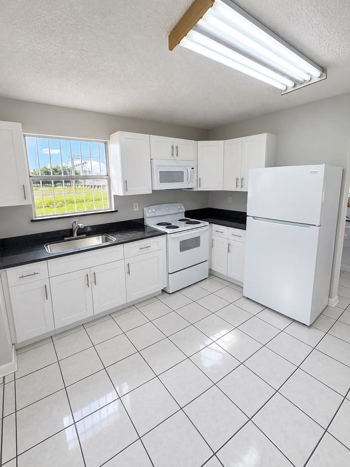 20620 Nw 26th Ct #20620 - Photo 2 of 10