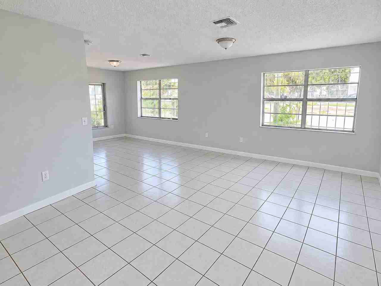 20620 Nw 26th Ct #20620 - Photo 3 of 10