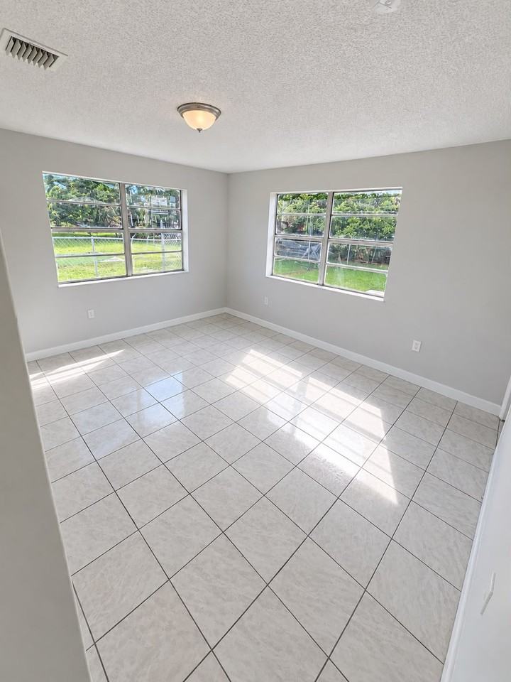 20620 Nw 26th Ct #20620 - Photo 5 of 10