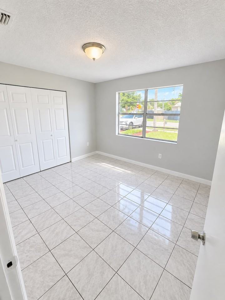 20620 Nw 26th Ct #20620 - Photo 7 of 10