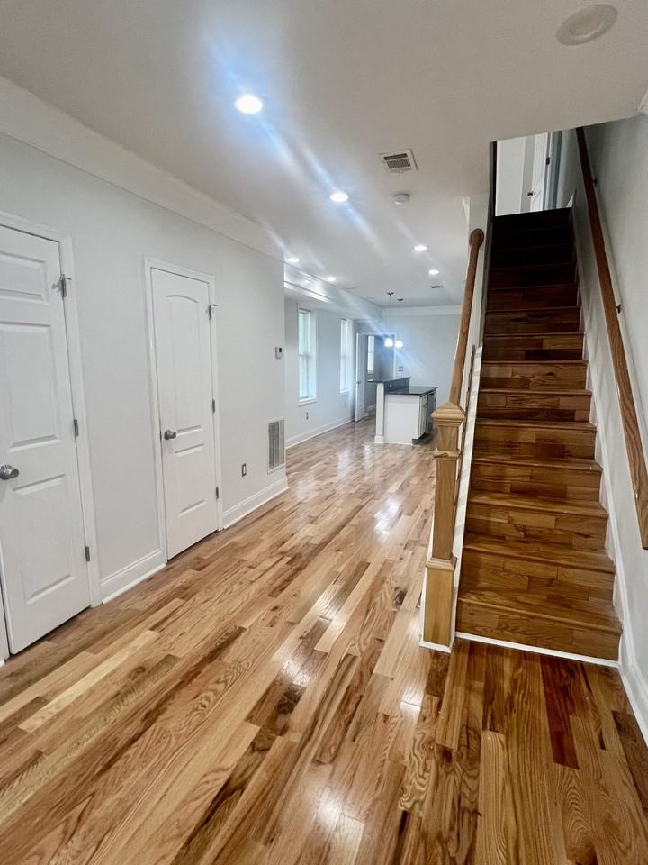 2922 E Monument St - Photo 6 of 39