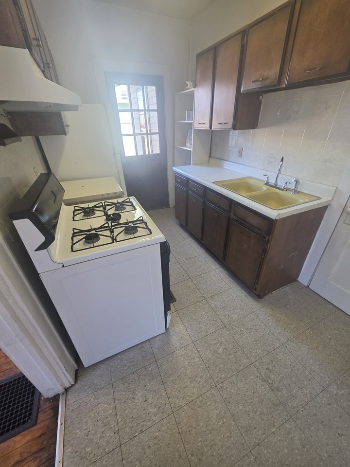 104 Mason St #1 - Photo 4 of 10
