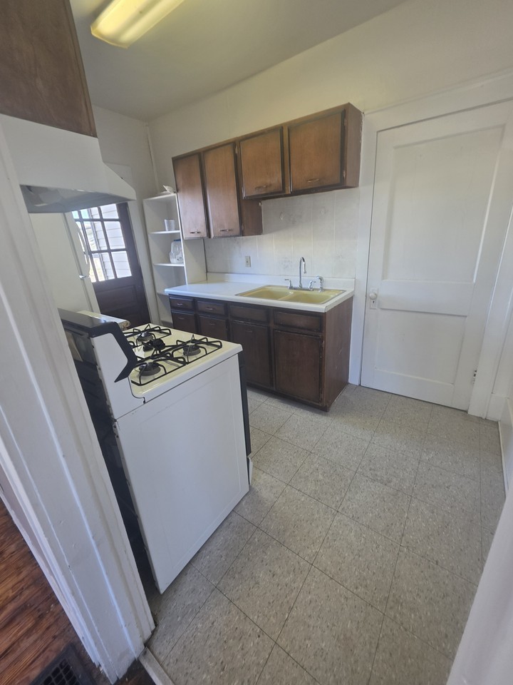 104 Mason St #1 - Photo 5 of 10