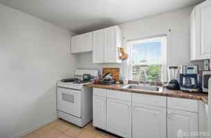 featured image of 40 Avenel St #2