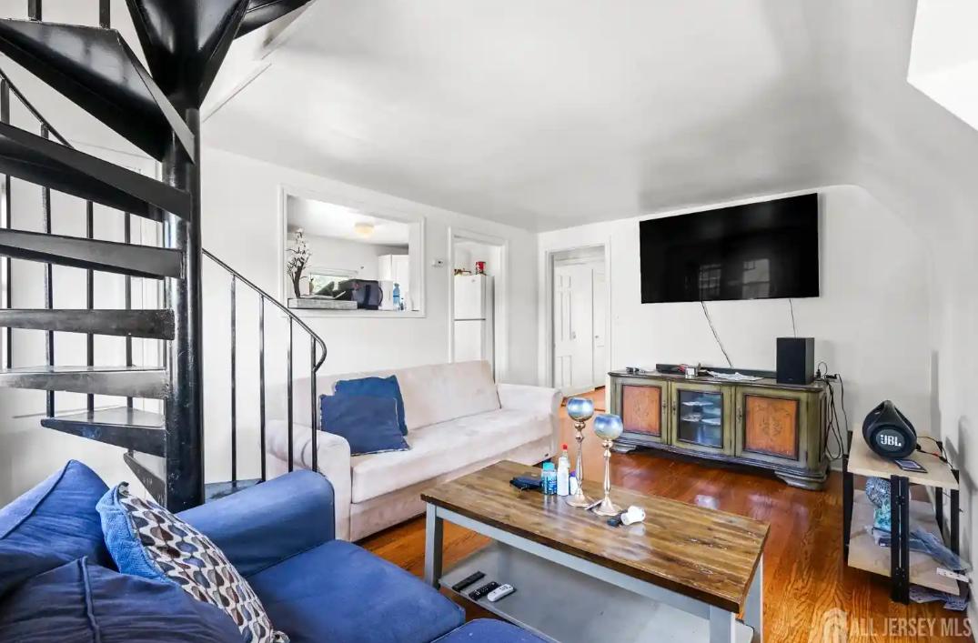40 Avenel St #2 - Photo 3 of 10