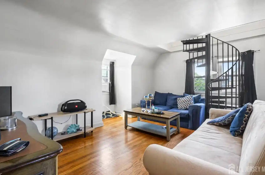 40 Avenel St #2 - Photo 4 of 10