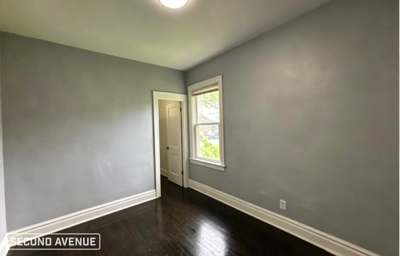 10019 S Lafayette Ave - Photo 7 of 13