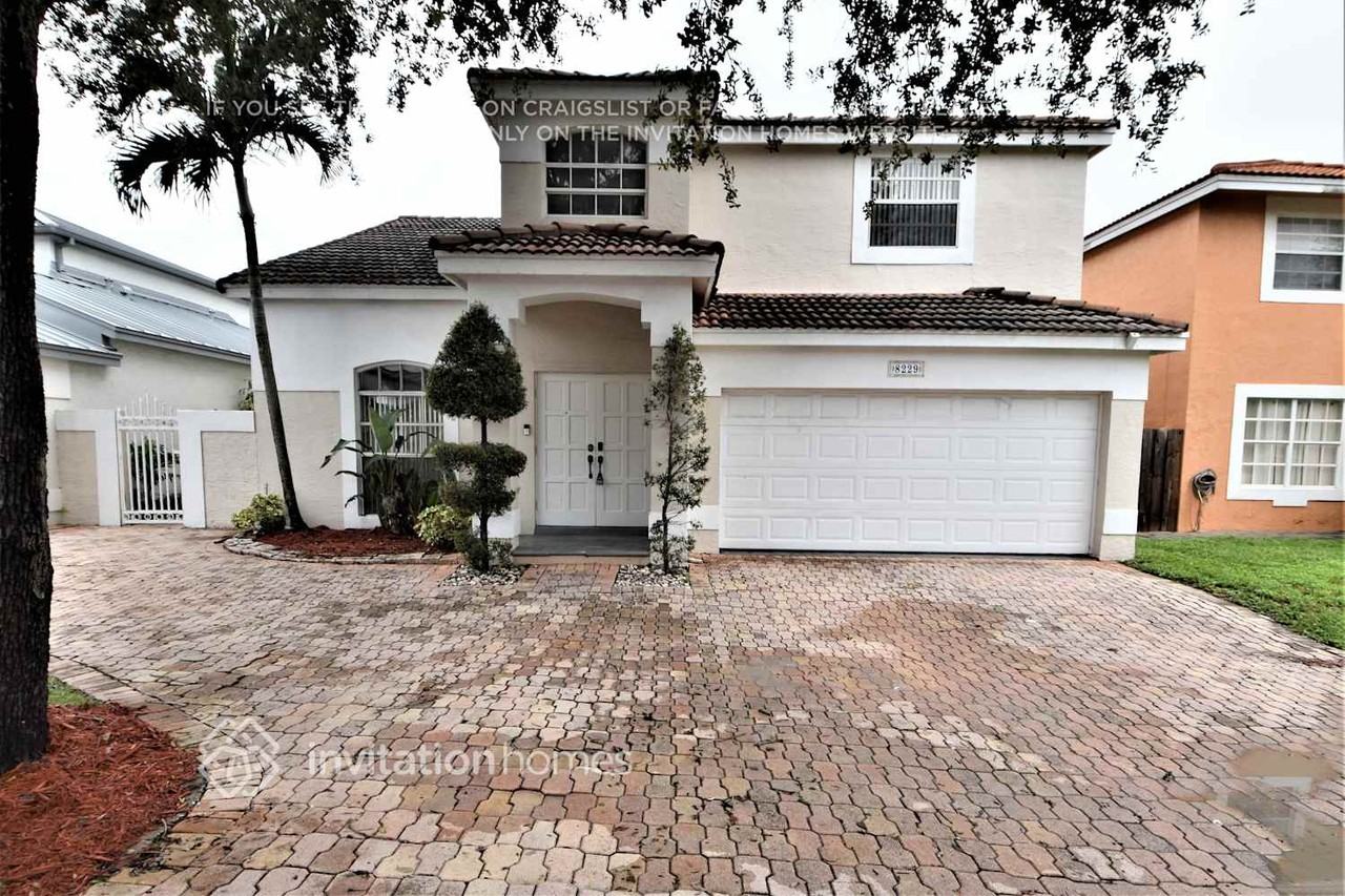 8229 Nw 199th Ter