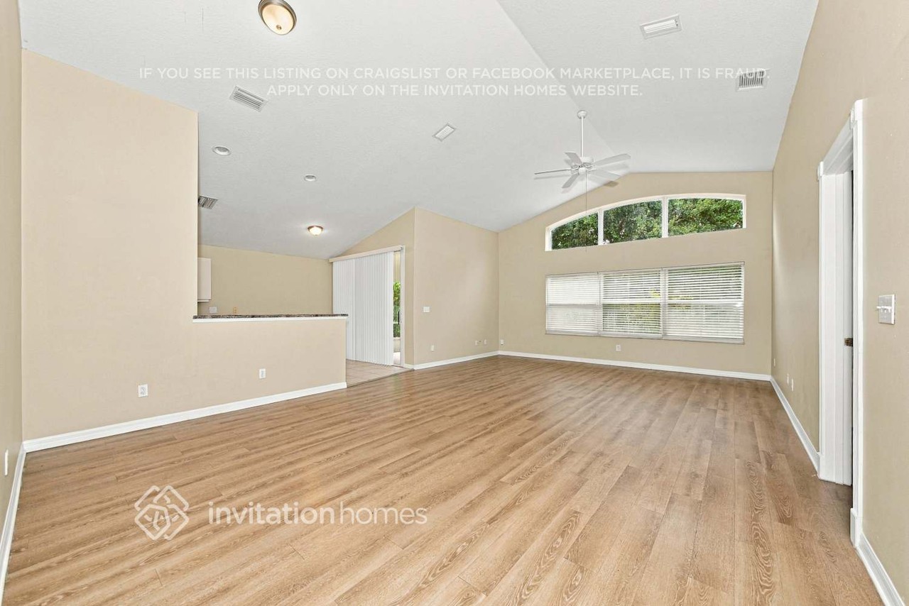 1121 Hartbourne Ln - Photo 4 of 17