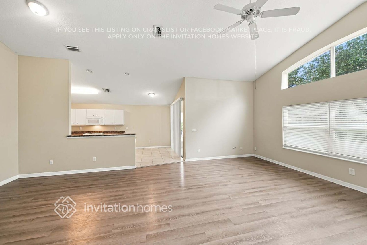 1121 Hartbourne Ln - Photo 5 of 17