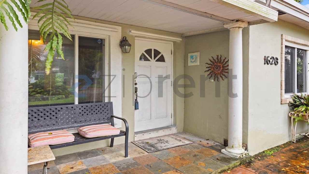 1626 Liberty St - Photo 4 of 20