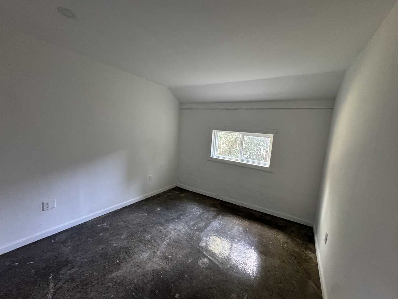 405 E North St #B - Photo 3 of 5